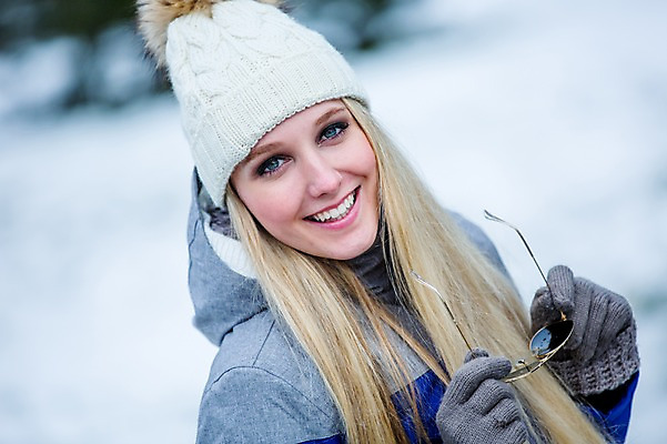 포토 JPG 주간 서양인 외국인 여자 얼굴 겨울 한명 미소 상반신 20대 성인 야외 앞모습 신체부위 즐거움 성인여자한명만 국내포토 자연요소 1 계절 감정 뷰포인트 표정 사람 인종 청년 여자한명만 성인여자만 파일형식