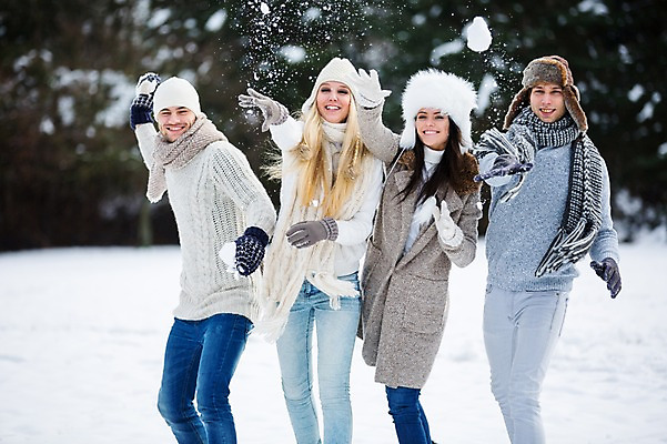 포토 JPG 주간 서양인 여자 남자 겨울 서기 웃음 여러명 상반신 20대 성인 야외 친구 설원 던지기 즐거움 눈싸움 성인만 국내포토 자연요소 외국인 계절 감정 다수 관계 모션 눈_날씨 표정 사람 청년 싸움 파일형식