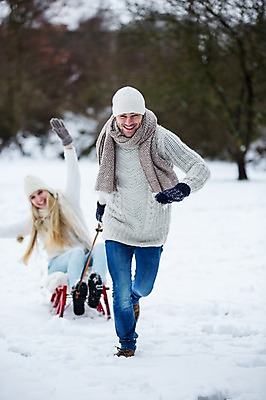 포토 JPG 주간 서양인 여자 남자 겨울 서기 웃음 앉기 상반신 20대 성인 야외 두명 앞모습 친구 손들기 설원 당기기 즐거움 썰매 썰매타기 썰매놀이 성인만 국내포토 자연요소 외국인 계절 감정 뷰포인트 관계 모션 놀이 눈_날씨 표정 사람 청년 전통놀이 파일형식