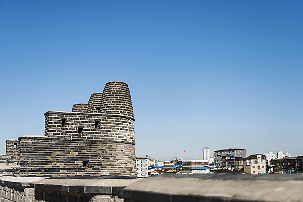포토 JPG 주간 한국전통 사람없음 야외 담장 세계문화유산 봉수대 수원 화성시 국내포토 자연요소 전통 한국 문화재 경기도 파일형식
