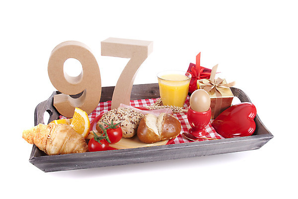 포토 JPG 해외이미지 모양 기념일 행복 종이 컨셉 오렌지 치즈 기념 쟁반 선물 이벤트 사람없음 장식 빨간색 상자 숫자 파티 계란 놀람 흰색 축하 생일 아침식사 심볼 크림 사인 흰배경 열정 패키지 판지 7 번 해외202004 해외포토 문자 감정 빵 컬러 백그라운드 과일 유제품 표정 알 식사 파일형식 이미지허브