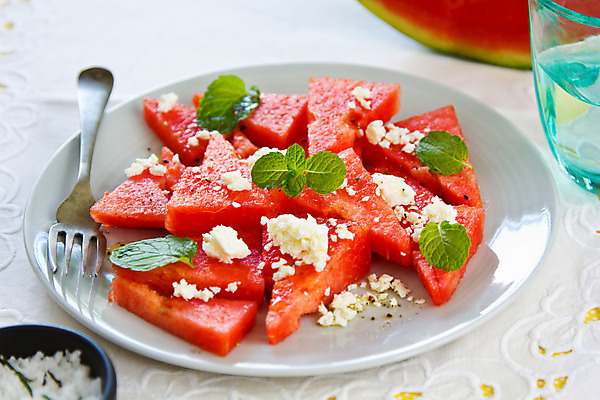 포토 JPG 해외이미지 음식 다이어트 채소 과일 치즈 건강 요리 사람없음 빨간색 초록색 소풍 식사 샐러드 신선 달콤 지중해 민트 소금 입가심 채식주의자 해외202004 해외포토 바다 컬러 유제품 야외활동 맛 허브 채식 파일형식 이미지허브