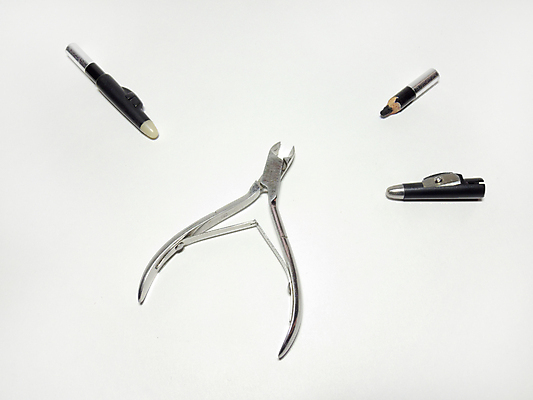 포토 JPG 해외이미지 백그라운드 건강 사람없음 치료 빛 세트 위생용품 연필 금속 검은색 장비 흰색 기구 공구 못 그룹 칼날 은색 상품 손톱관리 손톱 자르기 눈썹 수집 철 오브젝트 그림 파일 날카로움 고립 돌봄 멀티 아이라이너 위생관리 철강 공급 해외202004 해외포토 손 얼굴 컬러 생활용품 의학 모션 재질 학용품 관리 필기구 도구 네일아트 파일형식 이미지허브