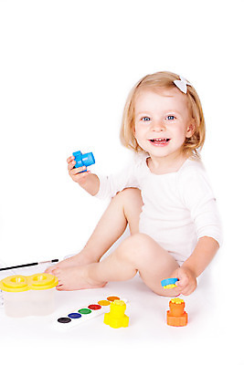 포토 JPG 해외이미지 백인 커플 교육 딸 유럽 종이 어린이 수업 주택 함께함 창조 미술 한명 컬러풀 흰색 붓 작음 스케치 자르기 집중 그림 만들기 긍정 예술가 화가 걸음마 고립 초보 해외202004 해외포토 서양인 직업 1 나라 컬러 컨셉 가족 관계 모션 문화예술 사람 건물 크기 파일형식 이미지허브