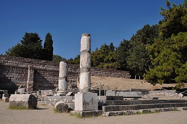 포토 JPG 해외이미지 나무 전통 유럽 섬 여행 유적 건축양식 학교 자연 하늘 병원 풍경 사람없음 야외 치료 파란색 약 바위 사찰 역사 그리스 폐허 그림 박물관 대리석 타운 그리스인 고고학 로마인 옛날 전국 해외202004 해외포토 서양인 식물 교육 건축 나라 컬러 재료 의학 종교건축 인종 돌_바위 도시 생태계 파일형식 이미지허브