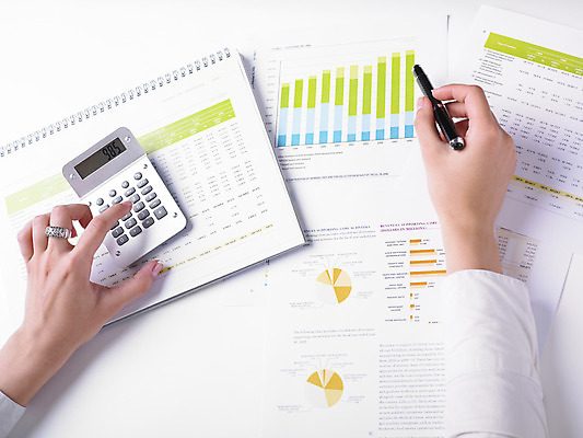 포토 JPG 해외이미지 교육 종이 컨셉 비즈니스 통계 성공 그래프 아이디어 관리 사람없음 금융 펜 자료 계산기 정보 계산 계획 가격 분석 보고서 가정경제 투자 상업 세금 수입 해외202004 해외포토 가정 문구용품 경제 필기구 장비 파일형식 이미지허브