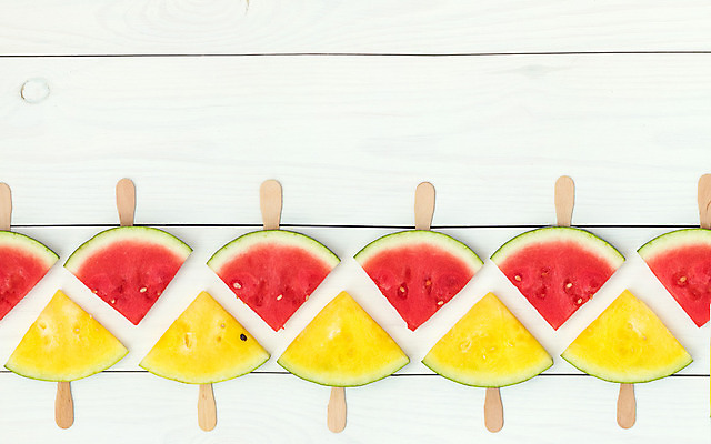 포토 JPG 해외이미지 열매 음식 조각 백그라운드 다이어트 채소 과일 디저트 육류 사람없음 목재 빨간색 여름 노란색 우주 흰색 신선 원형 막대기 플랫 달콤 맛 정상 자르기 피부 유기농 날것 부드러움 위치 칼로리 숙성 해외202004 해외포토 도형 나무 식물 웰빙 계절 컬러 컨셉 식재료 재료 모션 건강 신체부위 감각 파일형식 이미지허브