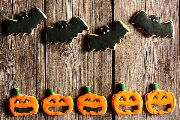 포토 JPG 해외이미지 백그라운드 탁자 디저트 사람없음 장식 쿠키 할로윈 달콤 박쥐 잭오랜턴 핸드메이드 해외202004 해외포토 음식 가구 포유류 맛 파일형식 이미지허브