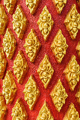 포토 JPG 해외이미지 디자인 외관 문화 벽 조각 백그라운드 패턴 곡선 태국 자연 프레임 미술 동양인 사람없음 장식 빨간색 골동품 사찰 황금 묘사 그림 질감 복고 옛날 스타일 해외202004 해외포토 아시아 선 컬러 무늬 종교건축 문화예술 인종 생태계 파일형식 이미지허브