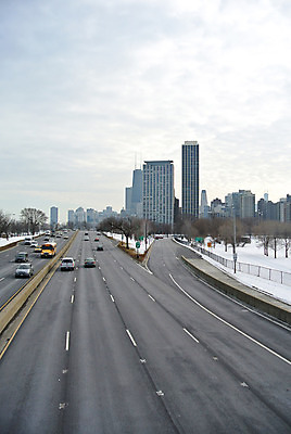 포토 JPG 해외이미지 도로 길 육상교통 교통시설 자동차 하늘 출입구 사람없음 건물 세로 운전 도시 고속도로 속도 카피스페이스 해외202004 해외포토 건축물 교통수단 교통 모션 공백 시설 파일형식 이미지허브
