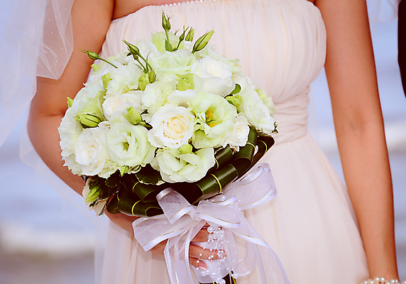 포토 JPG 해외이미지 식물 손 드레스 여자 꽃 리본 줄기 꽃다발 결혼 잎 꽃무늬 추상 국화 사랑 사람 이벤트 성인 사람없음 장식 초록색 장미 파티 흰색 축하 반지 난초 황금 우아함 다발 배열 활 싱글 약혼 베일 해외202004 해외포토 옷 감정 컬러 컨셉 무늬 장신구 신체부위 약속 파일형식 이미지허브