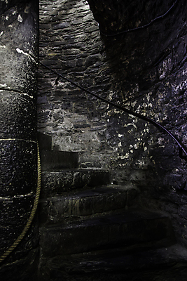 포토 JPG 해외이미지 디자인 벽 백그라운드 패턴 곡선 건축양식 실내 나선형 미술 경사 사람없음 내부 건물 교회 계단 탑 검은색 어둠 소용돌이 흰색 원형 중세 역사 터널 큼 맨션 지하 단계 옛날 철책 해외202004 해외포토 도형 건축물 건축 길 선 컬러 무늬 종교건축 문화예술 주택 회오리 크기 파일형식 이미지허브