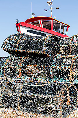 포토 JPG 해외이미지 전통 산업 밧줄 바다 여행 백그라운드 교통시설 낚시 휴가 영국 잉글랜드 항해 사람없음 목재 물 항구 게 굴 잡기 보트 역사 재산 닫기 해산물 정박 무역 활 함선 새장 포트 옛날 줄서기 해외202004 해외포토 자연요소 나무 유럽 줄 교통 배_교통 재료 모션 레저 어패류 갑각류 금융 시설 케이지 파일형식 이미지허브