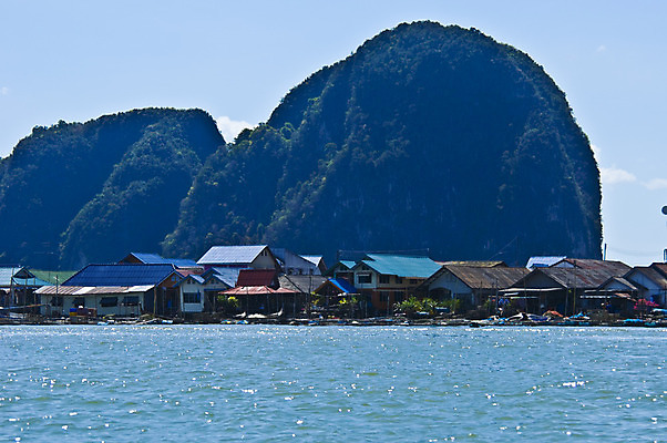 포토 JPG 해외이미지 구름 공원 아시아 바다 섬 태국 자연 하늘 낚시 주택 협상 풍경 사람없음 물 반사 마을 시골 만 이슬람교 남쪽 방법 안다만 전국 해외202004 해외포토 자연요소 공공시설 나라 종교 비즈니스 레저 건물 방향 생태계 파일형식 이미지허브