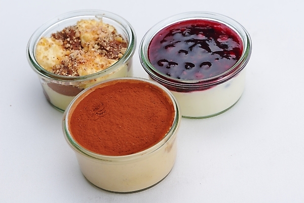 포토 JPG 해외이미지 실내 종류 사람없음 다양 세개 흰배경 푸딩 해외202004 해외포토 다수 백그라운드 디저트 3 내부 흰색 파일형식 이미지허브