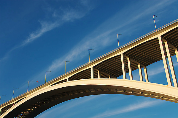 포토 JPG 해외이미지 가로등 건축양식 새로움 풍경 사람없음 태양 맑음 도시 포르투갈 아치 시멘트 공학 콘크리트 해외202004 해외포토 자연요소 공공시설 교육 건축 유럽 컨셉 날씨 파일형식 이미지허브