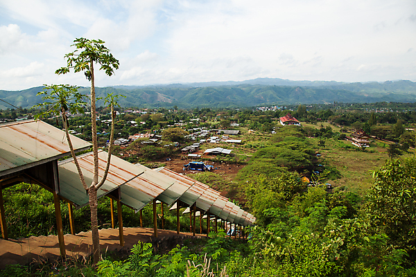 포토 JPG 해외이미지 나무 여행 밭 교통시설 자연 하늘 지붕 산 주택 풍경 사람없음 야외 건물 목재 여름 도시풍경 글로벌 마을 맑음 봄 바위 시골 정상 숲 땅 언덕 타운 해외202004 해외포토 식물 건축물 계절 교통 농업 재료 날씨 돌_바위 도시 시설 생태계 파일형식 이미지허브