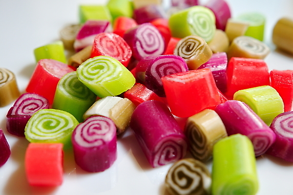 포토 JPG 해외이미지 디저트 사탕 사람없음 컬러풀 원형 달콤 핸드메이드 해외202004 해외포토 도형 음식 컬러 맛 파일형식 이미지허브