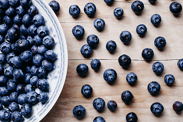 포토 JPG 해외이미지 계절 열매 음식 백그라운드 다이어트 과일 탁자 디저트 건강 사람없음 목재 파란색 수확 흰색 시골 신선 그룹 사발 달콤 정상 유기농 블루베리 날것 흙더미 내추럴 숙성 채식주의자 많음 해외202004 해외포토 나무 식물 웰빙 컬러 가구 컨셉 농업 재료 흙 사기그릇 맛 채식 파일형식 더미 이미지허브