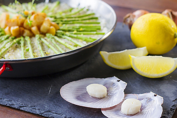 포토 JPG 해외이미지 접시 음식 재료 연체동물 실내 건강 요리 사람없음 인테리어 식사 튀김 닫기 레몬 해산물 아스파라거스 홍합 가리비 리조또 영양분 정물화 채식주의자 해외202004 해외포토 식기 디자인 채소 과일 모션 조개 어패류 무척추동물 내부 그림 채식 파일형식 이미지허브