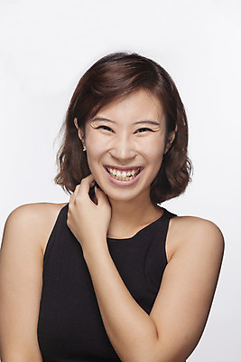 포토 JPG 해외이미지 스튜디오촬영 응시 여자 행복 갈색머리 한명 미소 웃음 10대 캐주얼 세로 컬러풀 검은색 사진촬영 중국 활발 기쁨 탱크톱 흰배경 개성 해외202004 해외포토 1 헤어스타일 시선 옷 감정 아시아 컬러 백그라운드 컨셉 상의 청소년 실내 표정 사람 촬영 흰색 파일형식 이미지허브