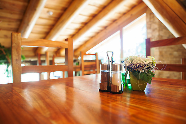 포토 JPG 해외이미지 전통 식기 디자인 커플 유럽 커피 음료 가구 의자 건축양식 가정 유리 탁자 호텔 산 독일 실내 그림자 사랑 사람없음 내부 목재 장식 빨간색 소파 반사 갈색 노란색 식당 와인 어둠 이탈리아 카페 방 추위 수확 게임 램프 도시 최고 바 뜨거움 술집 오스트리아 고급 우아함 체스 야간 편안함 크리스탈 먹기 타일 회의실 클럽 벽난로 열정 포도밭 여관 러시아인 모스크바 샬레 스타일 해외202004 해외포토 자연요소 서양인 나무 건축 감정 나라 컬러 생활용품 컨셉 밭 농업 재료 관계 모션 재질 놀이 숙소 조명 주류 실험기구 상점 감각 광석 러시아 파일형식 이미지허브