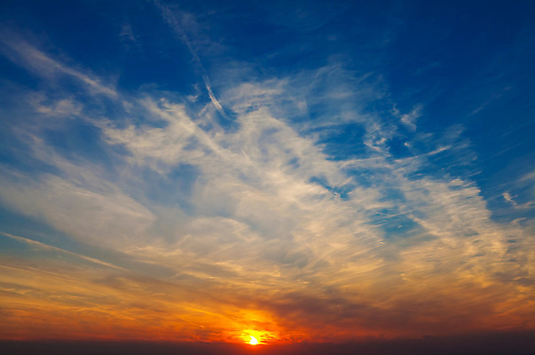 포토 JPG 해외이미지 구름 백그라운드 오렌지 자연 하늘 사람없음 빨간색 파란색 빛 컬러풀 노란색 일출 일몰 질감 해외202004 해외포토 자연요소 컬러 과일 노을 생태계 파일형식 이미지허브