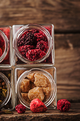 포토 JPG 해외이미지 열매 음료 분홍색 백그라운드 2 겨울 유리 탁자 딸기 사람없음 목재 빨간색 초록색 갈색 봄 가을 4 설탕 질감 산딸기 많음 해외202004 해외포토 나무 식물 계절 컬러 가구 컨셉 과일 재료 재질 숫자 파일형식 이미지허브