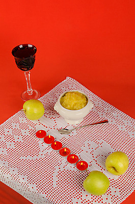 포토 JPG 해외이미지 전통 음식 재료 부분 사람없음 세로 축제 축하 신선 사발 달콤 사과 서빙 유대인 핸드메이드 해외202004 해외포토 컨셉 과일 사기그릇 맛 파일형식 이미지허브