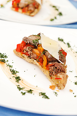 포토 JPG 해외이미지 접시 음식 토마토 채소 양파 치즈 육류 사람없음 갈색 식사 저녁식사 버섯 소고기 껍질 시골 뜨거움 황금 인스턴트 냄비 굽기 점심식사 백리향 입가심 짠맛 캐서롤 페스츄리 핸드메이드 안락 해외202004 해외포토 식기 빵 컬러 컨셉 식재료 유제품 용기_그릇 맛 솥 구이 파일형식 이미지허브