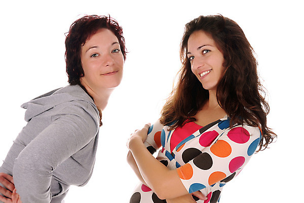 포토 JPG 해외이미지 백인 모델 라이프스타일 옷 여자 행복 포즈 백그라운드 2 함께함 사랑 미소 웃음 사람 소녀 성인 두명 10대 친구 컬러풀 유행 흰색 우아함 자매 언니 고립 해외202004 해외포토 서양인 감정 어린이 컬러 컨셉 가족 관계 청소년 표정 생활 파일형식 이미지허브