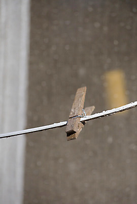 포토 JPG 해외이미지 전통 디자인 옷 선 밧줄 줄 백그라운드 가사 패턴 자연 주택 매달리기 집게 사람없음 야외 목재 우주 맑음 활발 수확 공구 시골 업무 닫기 코드 씻기 빨래 빨랫줄 버리기 묘사 클립 철사 고정 빨래집게 해외202004 해외포토 나무 컨셉 무늬 농업 재료 모션 날씨 건물 청결 도구 작업 생태계 파일형식 이미지허브