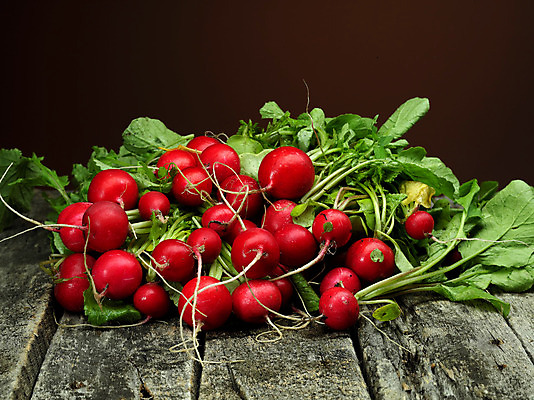 포토 JPG 해외이미지 식물 음식 백그라운드 채소 재료 건강 사람없음 빨간색 초록색 정원 흰색 신선 그룹 시장 다발 유기농 날것 뿌리 내추럴 숙성 총각무 해외202004 해외포토 웰빙 컬러 무 파일형식 이미지허브