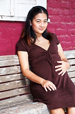 포토 JPG 해외이미지 여자 어린이 엄마 열쇠 한명 20대 금발 희망 임산부 임신 아기 기다림 큼 해외202004 해외포토 1 헤어스타일 감정 가족 모션 사람 청년 크기 파일형식 이미지허브