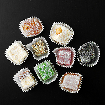 포토 JPG 해외이미지 분홍색 백그라운드 과일 디저트 사탕 종류 사람없음 컬러풀 과자 초콜릿 견과류 변화 달콤 맛 혼합 설탕 코코넛 젤리 부스러기 해외202004 해외포토 음식 컬러 컨셉 파일형식 이미지허브