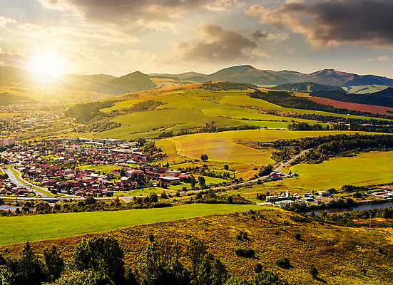 포토 JPG 해외이미지 공원 도로 밭 농업 자연 불꽃 산 풍경 사람없음 야외 건물 여름 빛 강 햇빛 태양 환경 일몰 광선 땅 언덕 만족 산등성이 타운 층 자원 산악지대 땅바닥 슬로바키아 몽환 해외202004 해외포토 자연요소 건축물 계절 공공시설 감정 유럽 산업 길 컨셉 교통시설 불 바닥 노을 도시 생태계 파일형식 이미지허브