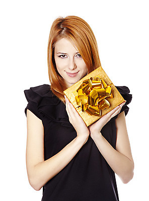 포토 JPG 해외이미지 백인 1 드레스 여자 행복 감정 유럽 백그라운드 크리스마스 휴가 새해 발렌타인데이 선물 한명 이벤트 성인 빨간색 상자 유행 검은색 흰색 도시 쇼 S 빨간머리 우크라이나 생존 스타일 해외202004 해외포토 서양인 헤어스타일 알파벳 옷 기념일 나라 컬러 데이이벤트 사람 파일형식 이미지허브