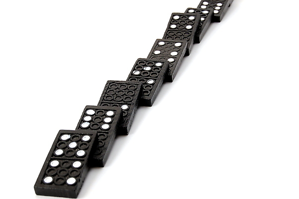 포토 JPG 해외이미지 사람없음 검은색 넘어짐 도미노 쓰러짐 해외202004 무너짐 해외포토 컬러 모션 파일형식 이미지허브