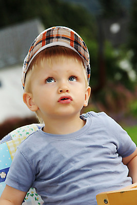 포토 JPG 해외이미지 백인 1 응시 드레스 남자 행복 얼굴 어린이 백그라운드 하늘 한명 미소 사람 소년 청춘 머리 흰색 닫기 큼 어깨 슛 유일 해외202004 해외포토 서양인 시선 옷 감정 컬러 컨셉 모션 표정 신체부위 크기 파일형식 이미지허브