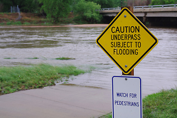 포토 JPG 해외이미지 계절 공원 도로 교통시설 자연 날씨 거리 경고 안전 사람없음 물 강 글로벌 환경 수중 손상 젖음 위험 홍수 사인 폭풍 내추럴 재앙 콜로라도 한계 헬프 해외202004 해외포토 자연요소 공공시설 길 교통 컨셉 미국 도움 자연재해 시설 생태계 파일형식 이미지허브