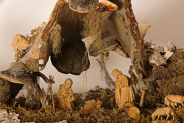 포토 JPG 해외이미지 전통 행복 기독교 종교 어린이 크리스마스 가족 엄마 천사 기념 사람없음 목재 장식 산타클로스 교회 평화 성경 놀이방 기도 마음 축하 아기 양 예수 아빠 성자 야간 12월 뿌리 장면 신성 처녀자리 베들레헴 신앙심 해외202004 해외포토 자연요소 나무 기념일 감정 컨셉 재료 종교용품 포유류 관계 사람 별자리 신_종교 날짜 파일형식 이미지허브