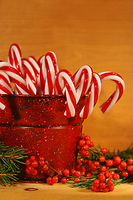 포토 JPG 해외이미지 전통 디자인 계절 행복 어린이 음식 백그라운드 크리스마스 겨울 휴가 나선형 사탕 선물 사람없음 장식 빨간색 산타클로스 축제 줄무늬 흰색 축하 대접 막대기 구부린 달콤 맛 12월 설탕 먹기 민트 노엘 엘리먼트 해외202004 해외포토 기념일 감정 컬러 컨셉 무늬 모션 디저트 사람 날짜 허브 파일형식 이미지허브