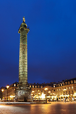 포토 JPG 해외이미지 건축물 가로등 건축양식 풍경 사람없음 야외 빛 프랑스 도시 야간 광장 파리_프랑스 기마상 나폴레옹 해외202004 해외포토 자연요소 공공시설 건축 유럽 조각상 파일형식 이미지허브