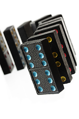 포토 JPG 해외이미지 서기 사람없음 검은색 일렬 도미노 해외202004 해외포토 컬러 모션 파일형식 이미지허브