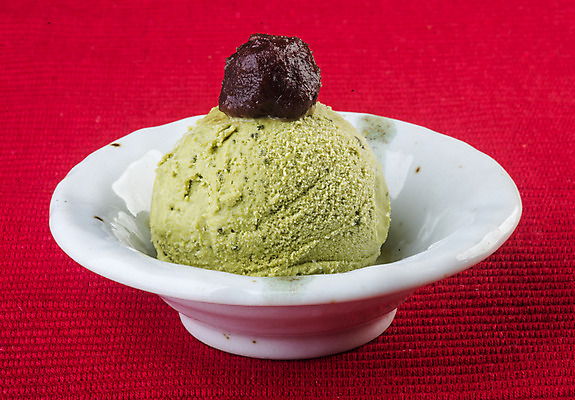 포토 JPG 해외이미지 음식 분홍색 백그라운드 공 딸기 아이스크림 디저트 사람없음 초콜릿 얼음 흰색 닫기 달콤 맛 크림 오브젝트 국자 싱글 원뿔 바닐라 젤라또 해외202004 해외포토 자연요소 도형 컬러 컨셉 과일 모션 주방용품 파일형식 이미지허브