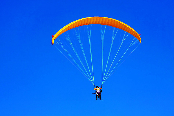 포토 JPG 해외이미지 모양 커플 스포츠 2 날개 바람 매달리기 사람없음 빛 덮개 비행 쌍 위험 파일럿 낙하산 글라이더 무료 압력 해외202004 해외포토 자연요소 직업 컨셉 관계 모션 날씨 뚜껑 파일형식 이미지허브