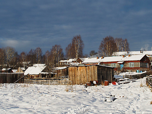 포토 JPG 해외이미지 나무 전통 외관 공원 종교 문화 길 십자가 겨울 건축양식 하늘 날씨 풍경 사람없음 목재 파란색 갈색 교회 골동품 흰색 기도 시골 역사 보호 숲 작음 서리 통나무 장면 구식 러시아인 선로 옛날 해외202004 해외포토 서양인 식물 계절 공공시설 건축 컬러 컨셉 재료 종교건축 건물 크기 파일형식 이미지허브