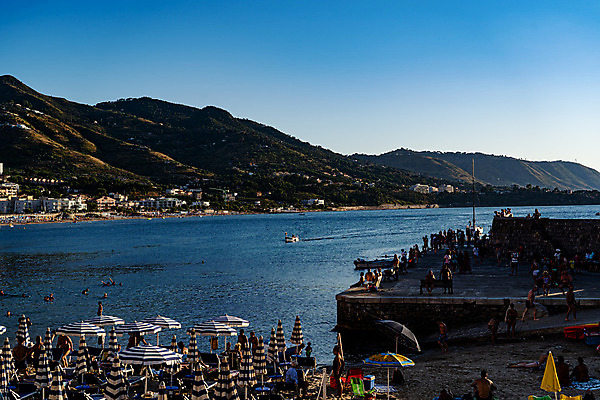 포토 JPG 해외이미지 바다 여행 하늘 휴가 사람 풍경 해변 사람없음 야외 물 만 해외202004 해외포토 자연요소 파일형식 이미지허브