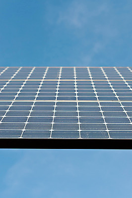 포토 JPG 해외이미지 산업 하늘 사람없음 야외 초록색 파란색 햇빛 태양 반사 환경 금속 힘 재활용 장비 에너지 판넬 배열 태양에너지 전자 유지 패널 혁명 해외202004 해외포토 자연요소 컬러 컨셉 재질 그린에너지 친환경 파일형식 이미지허브