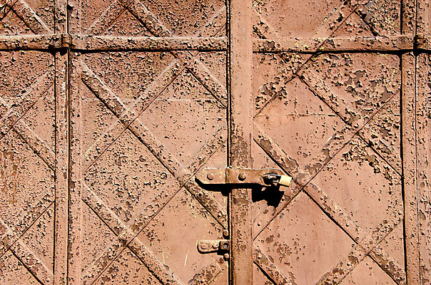 포토 JPG 해외이미지 디자인 백그라운드 건축양식 열쇠 주택 안전 사람없음 건물 장식 문 금속 수확 골동품 역사 닫기 보호 철 부식 질감 잠금 보안 그런지 옛날 철강 해외202004 해외포토 건축물 건축 컨셉 농업 모션 재질 파일형식 이미지허브